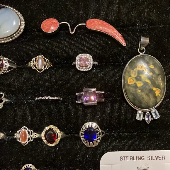 50 piece lot of beautiful jewelry, sterling silver rings, and pendants, 925 - Picture 4 of 7